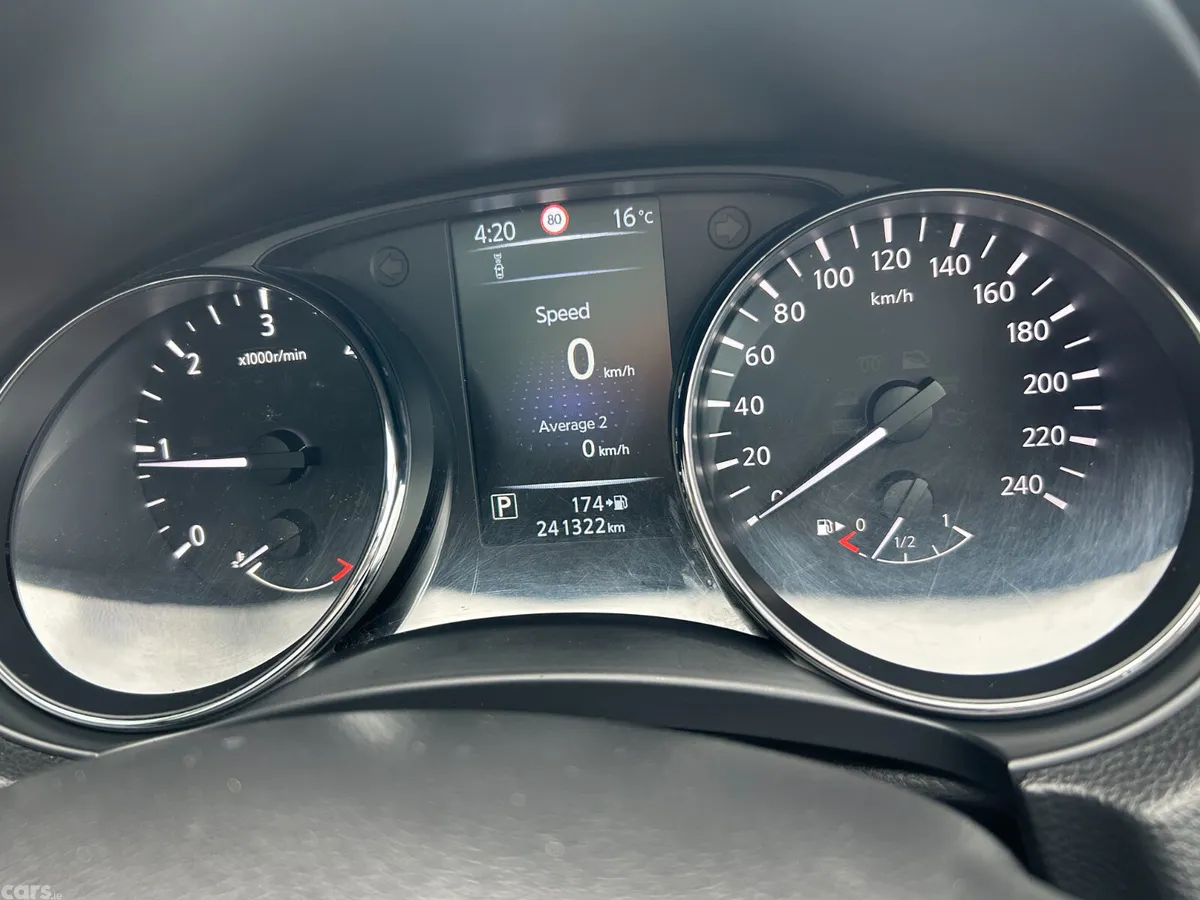 Nissan Qashqai Hatchback, Diesel, 2016, Silver