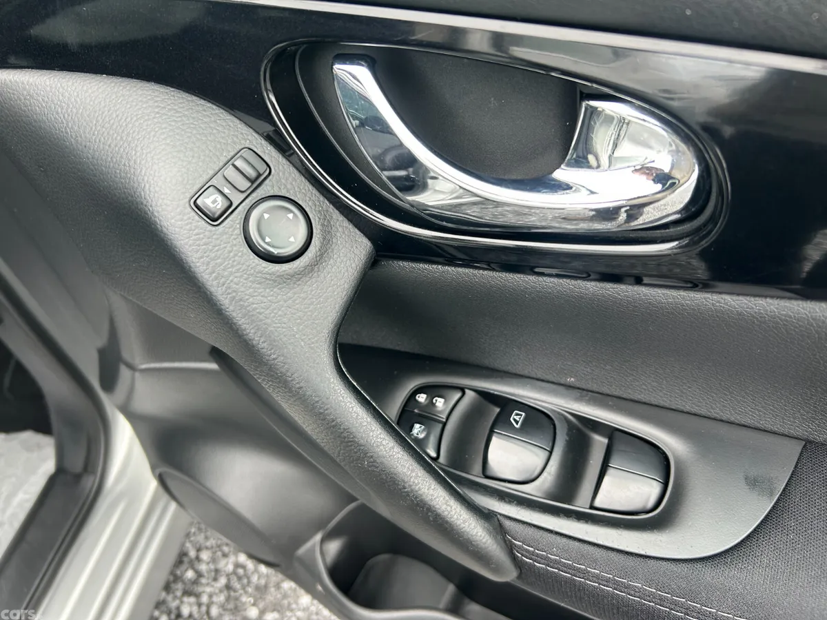 Nissan Qashqai Hatchback, Diesel, 2016, Silver