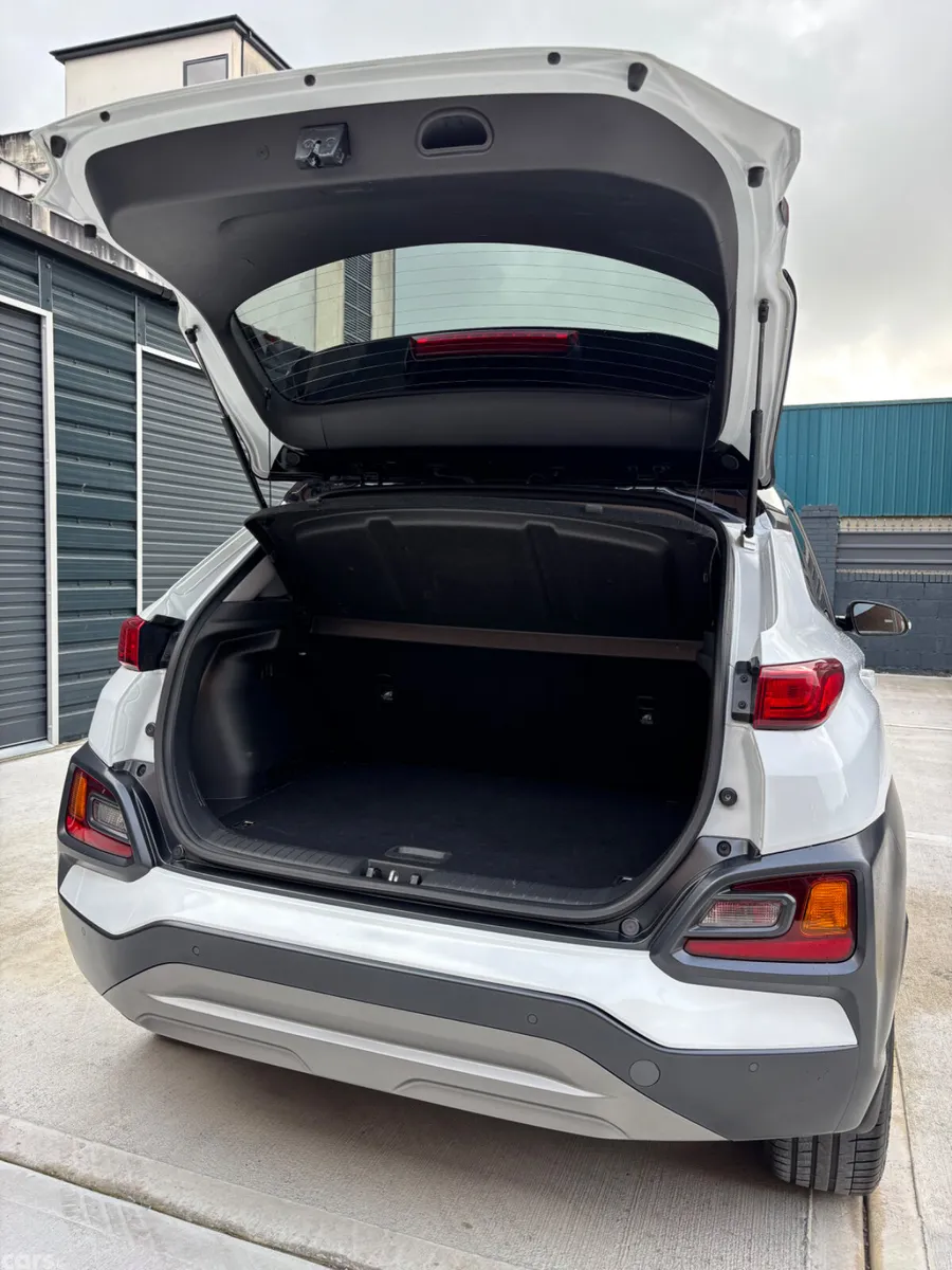 Hyundai KONA MPV, Petrol, 2019, White