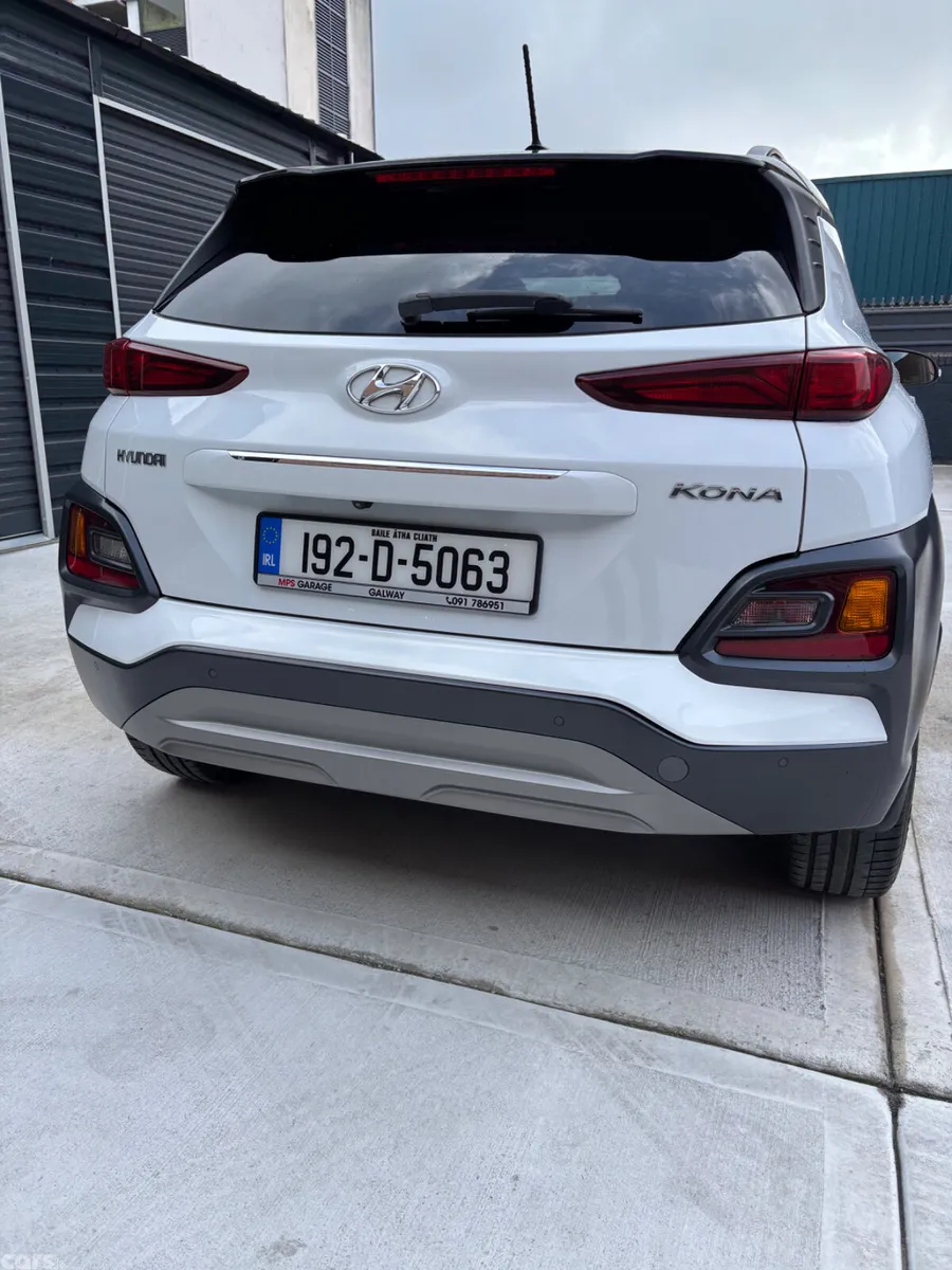 Hyundai KONA MPV, Petrol, 2019, White