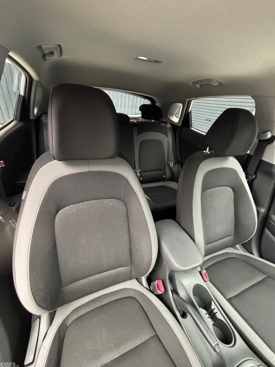 Hyundai KONA MPV, Petrol, 2019, White