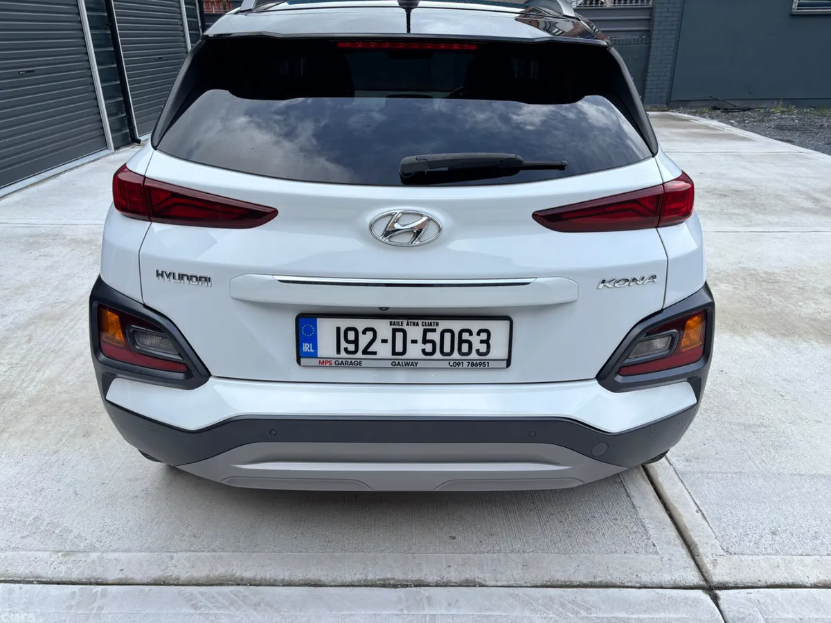 Hyundai KONA MPV, Petrol, 2019, White