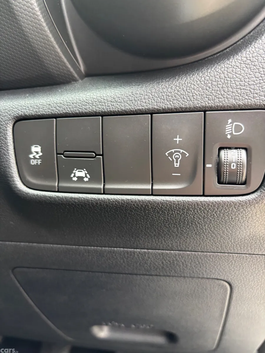 Hyundai KONA MPV, Petrol, 2019, White