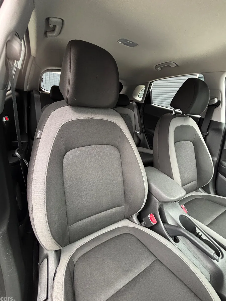 Hyundai KONA MPV, Petrol, 2019, White