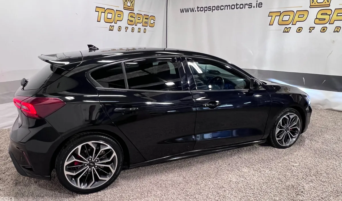 Ford Focus Hatchback, Diesel, 2022, Black