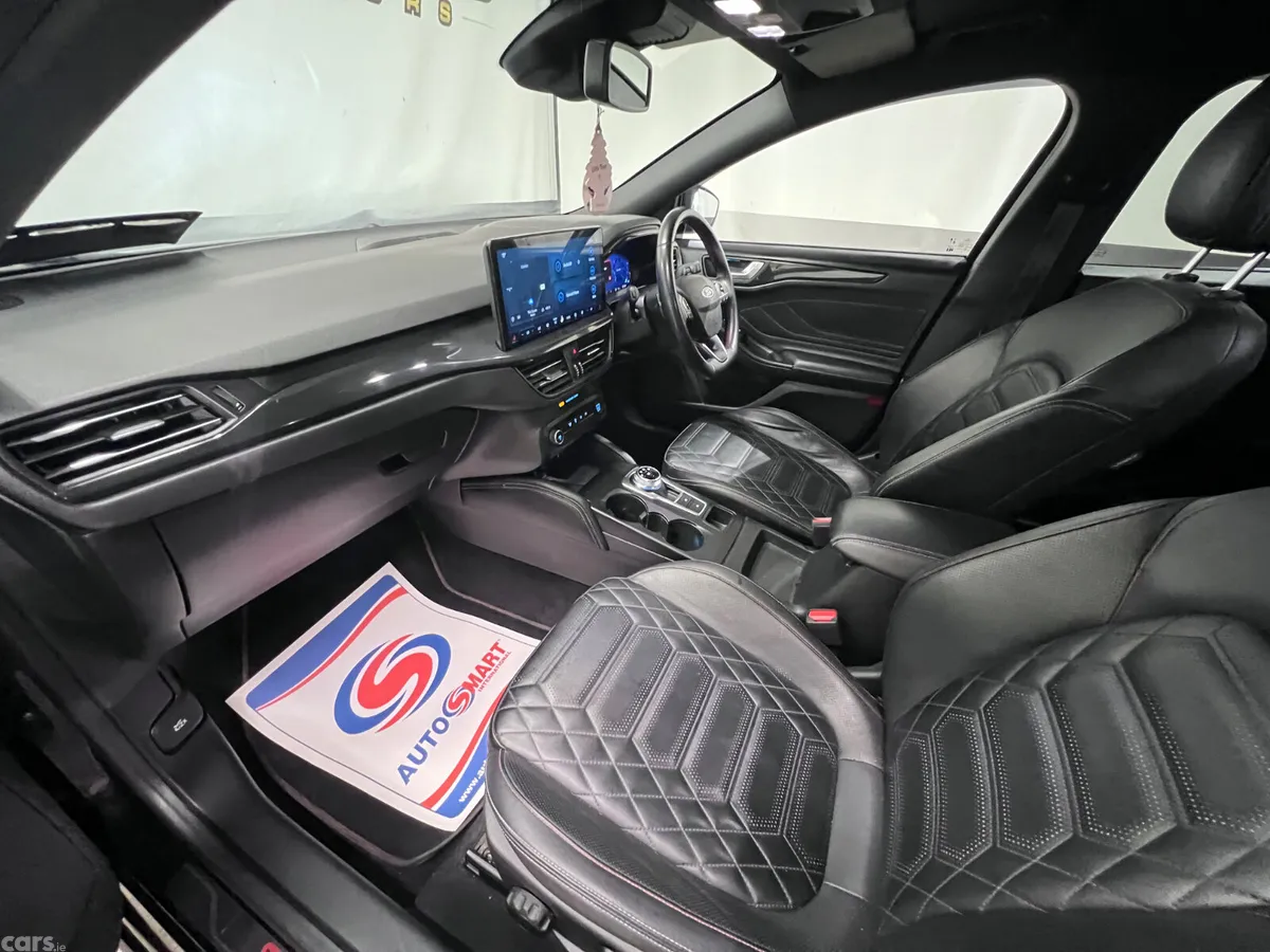 Ford Focus Hatchback, Diesel, 2022, Black