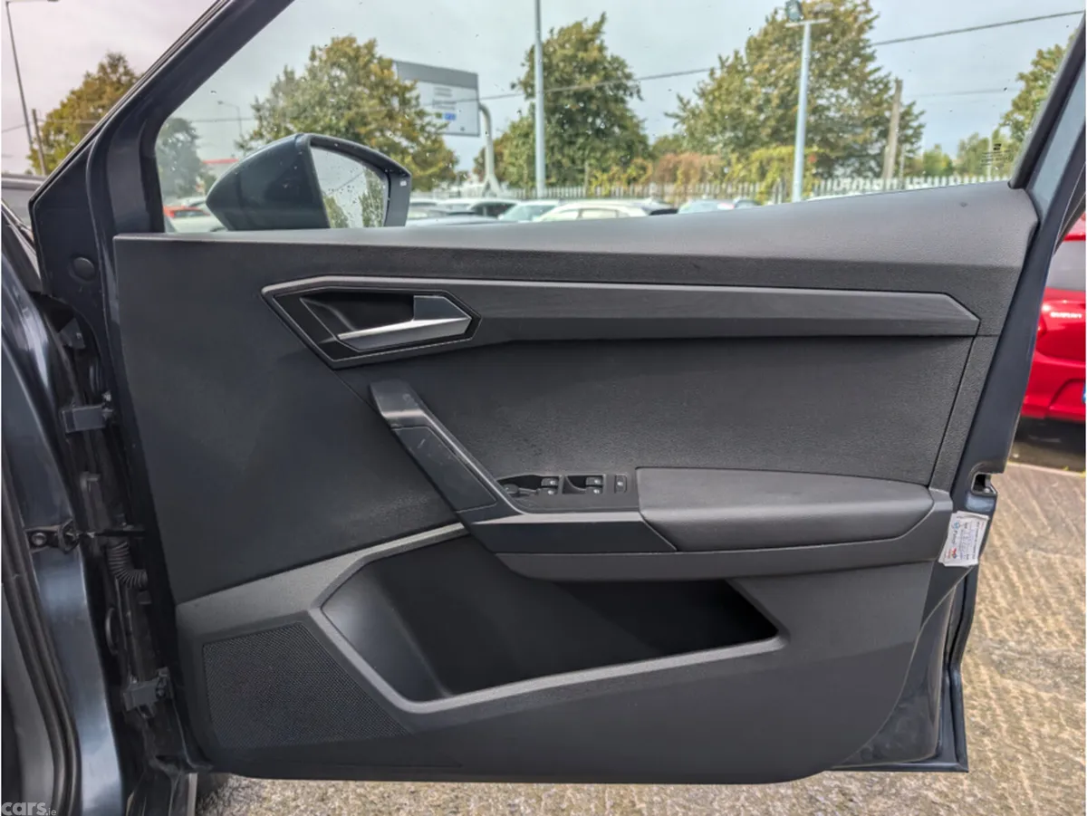 SEAT Arona Hatchback, Petrol, 2024, Grey