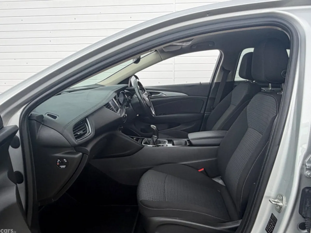 Opel Insignia Hatchback, Diesel, 2021, Grey