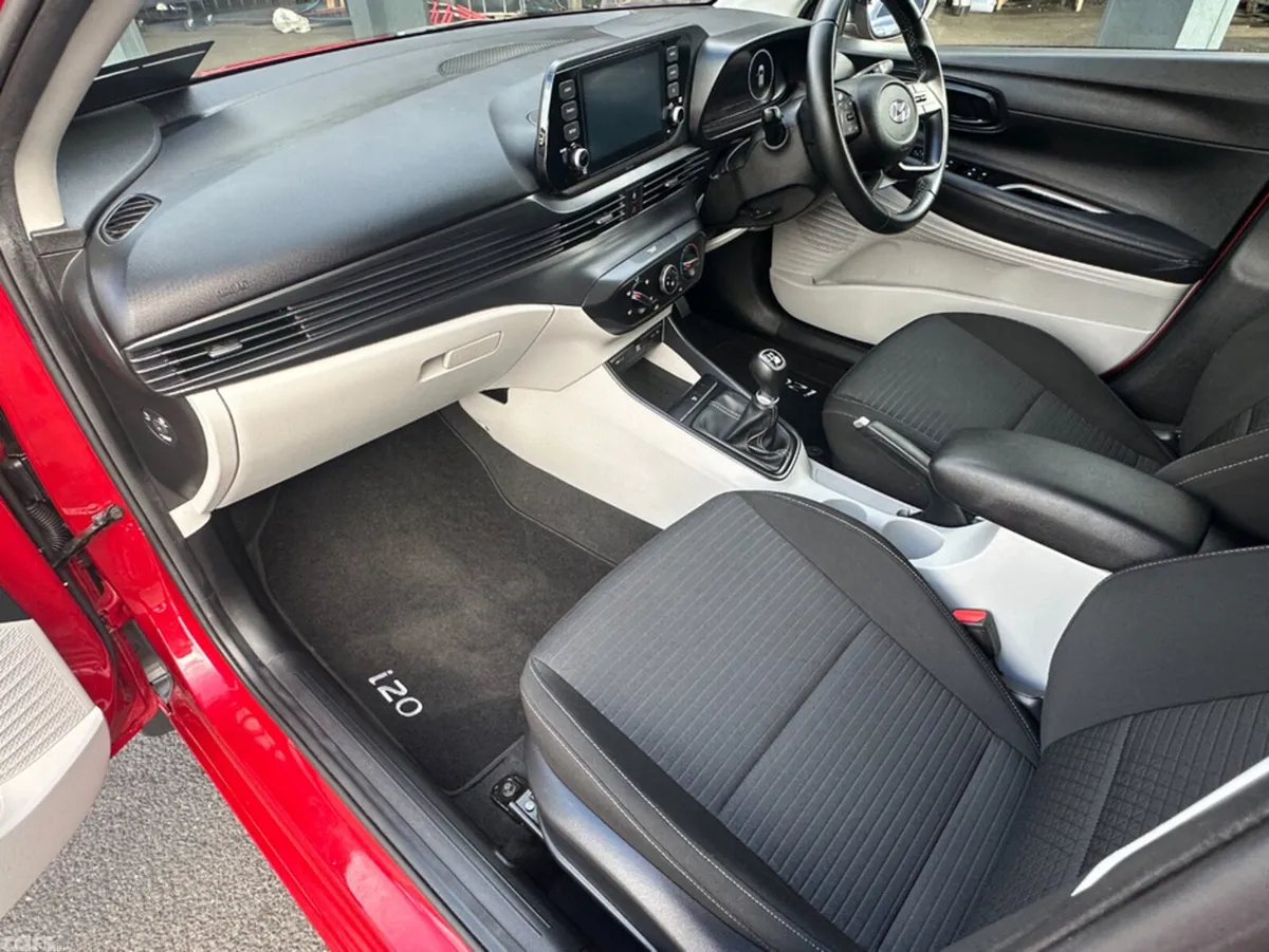 Hyundai i20 Hatchback, Petrol, 2023, Red