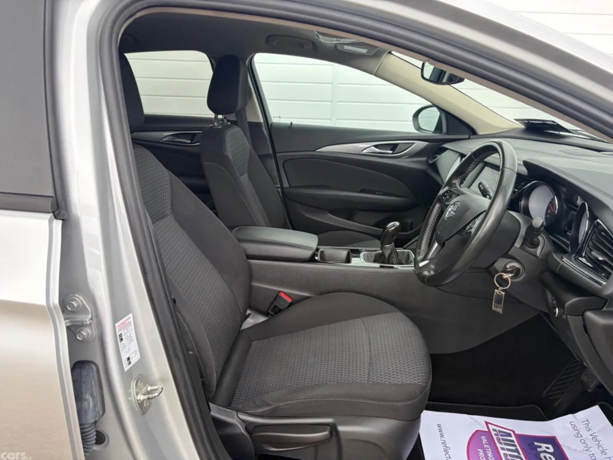 Opel Insignia Hatchback, Diesel, 2021, Grey
