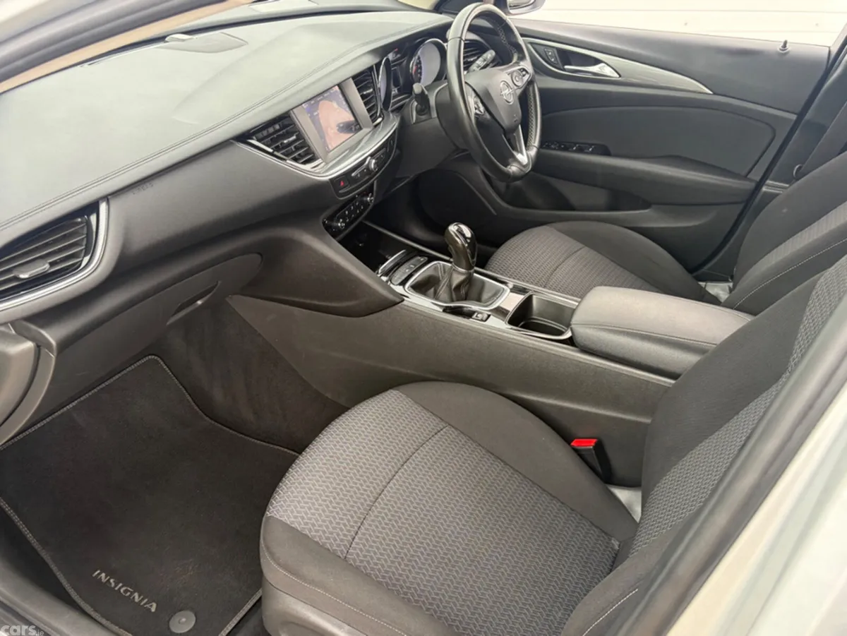 Opel Insignia Hatchback, Diesel, 2021, Grey
