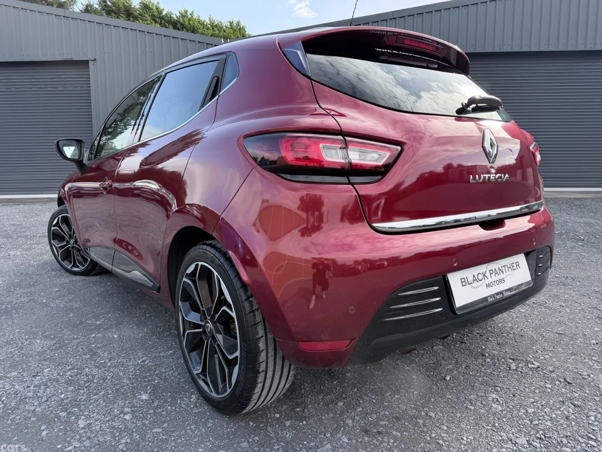 Renault Clio Hatchback, Petrol, 2017, Red