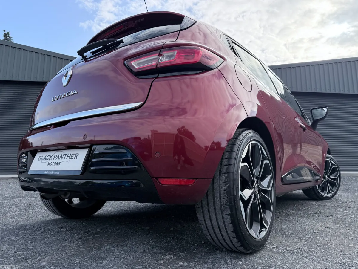 Renault Clio Hatchback, Petrol, 2017, Red