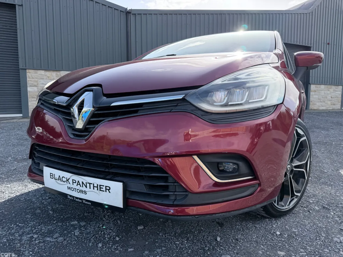 Renault Clio Hatchback, Petrol, 2017, Red