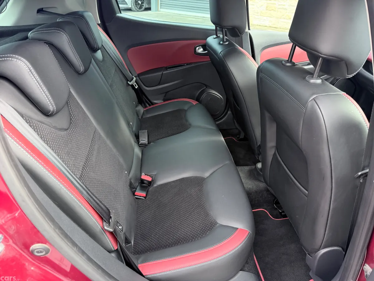 Renault Clio Hatchback, Petrol, 2017, Red