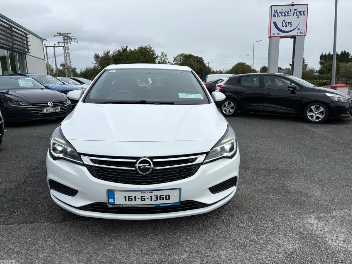 Opel Astra Hatchback, Petrol, 2016, White