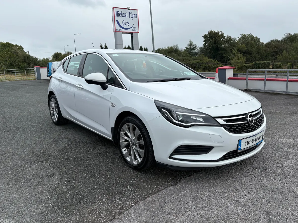 Opel Astra Hatchback, Petrol, 2016, White