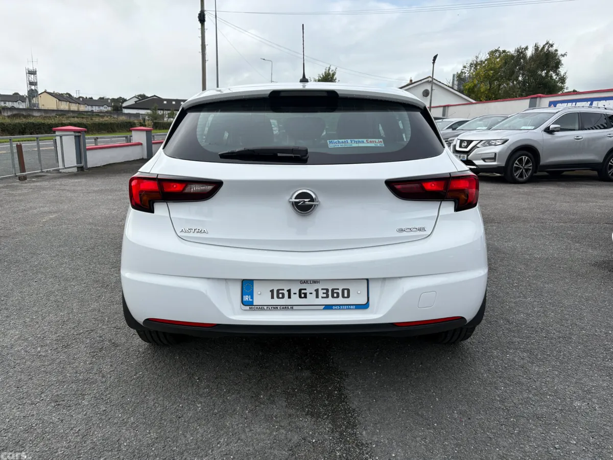 Opel Astra Hatchback, Petrol, 2016, White