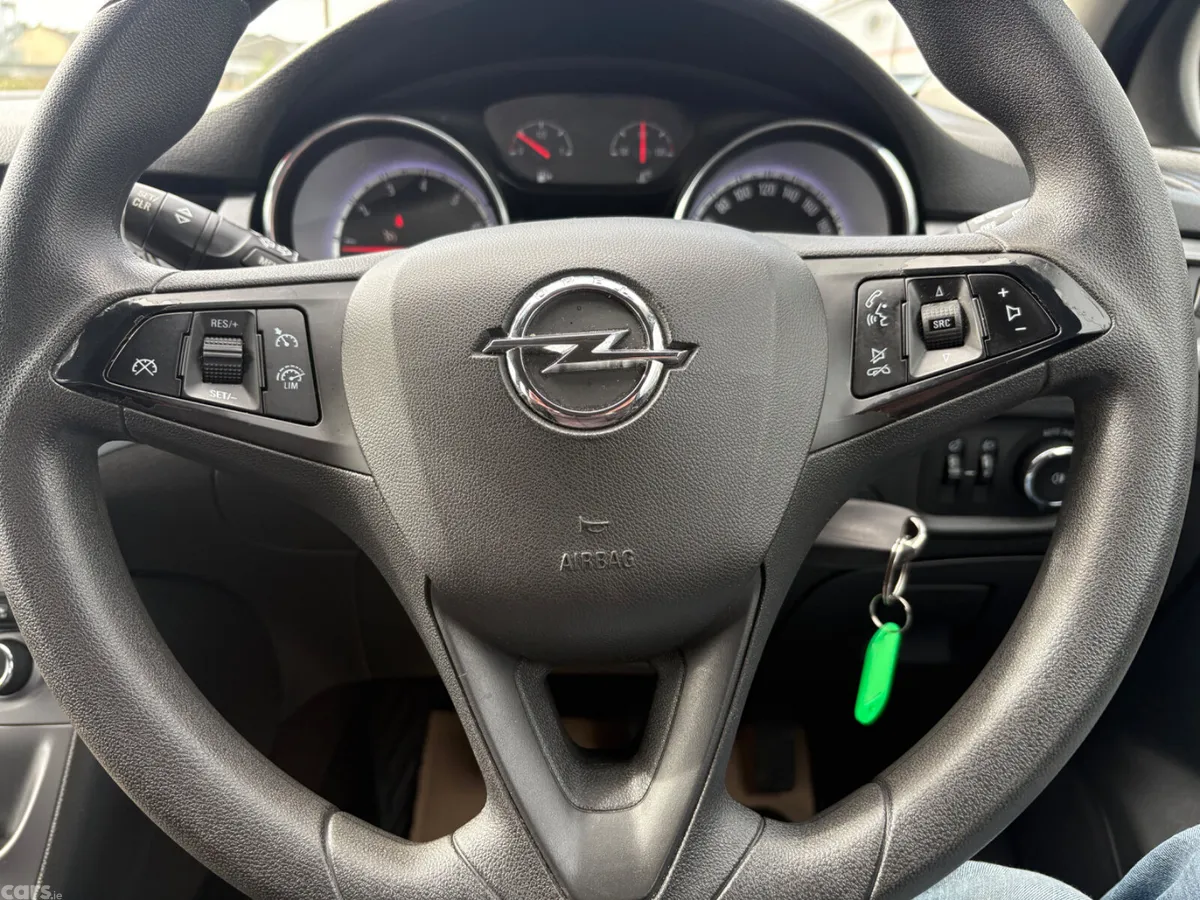 Opel Astra Hatchback, Petrol, 2016, White