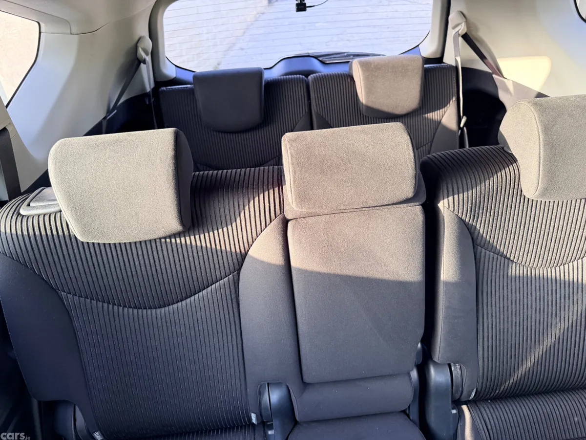Toyota Prius MPV, Petrol Hybrid, 2017, Silver