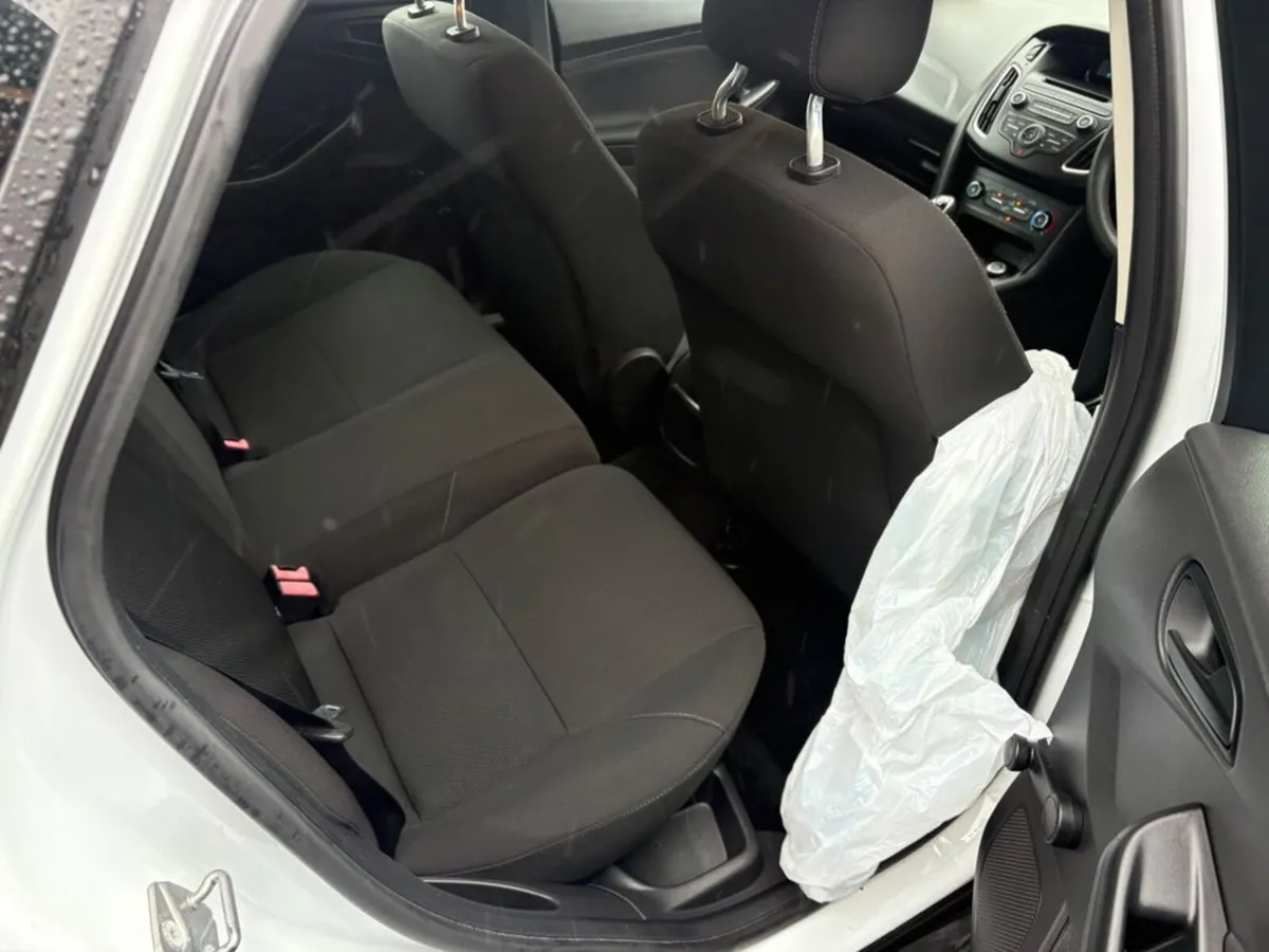 Ford Focus Hatchback, Petrol, 2015, White