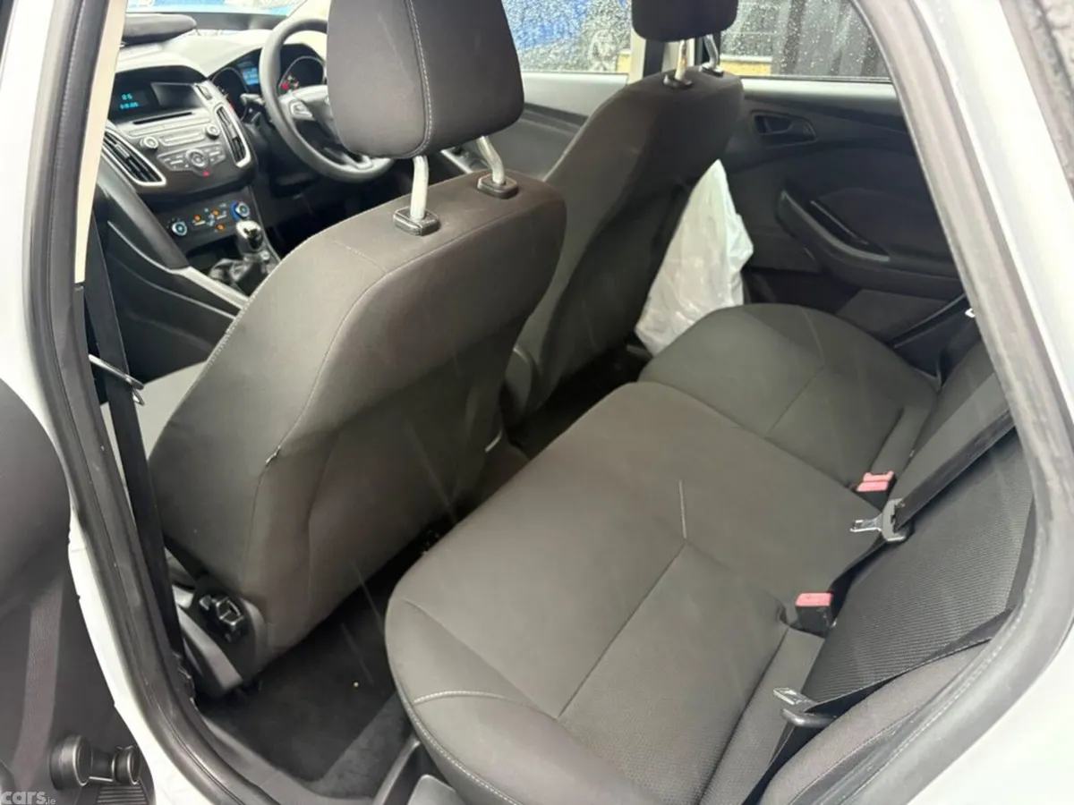 Ford Focus Hatchback, Petrol, 2015, White