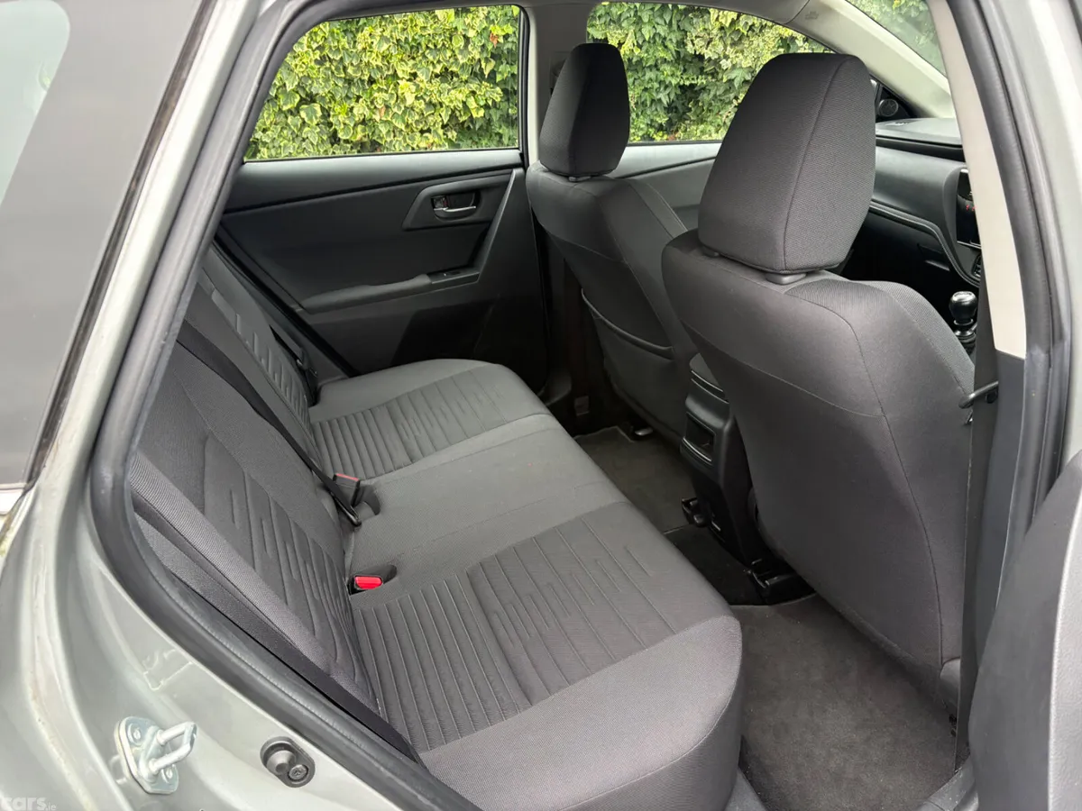 Toyota Auris Hatchback, Diesel, 2018, Grey