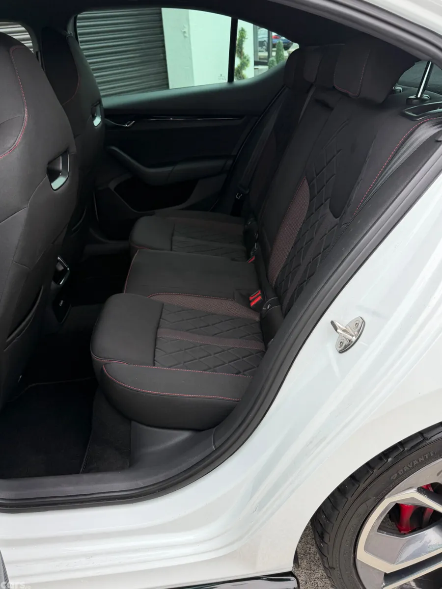Skoda Octavia Saloon, Diesel, 2022, White