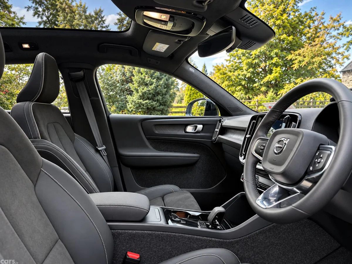 Volvo EC40 Coupe, Electric, 2025, Grey