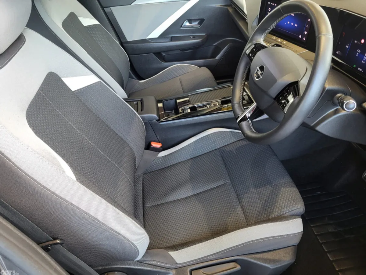 Opel Astra Hatchback, Diesel, 2024, Grey
