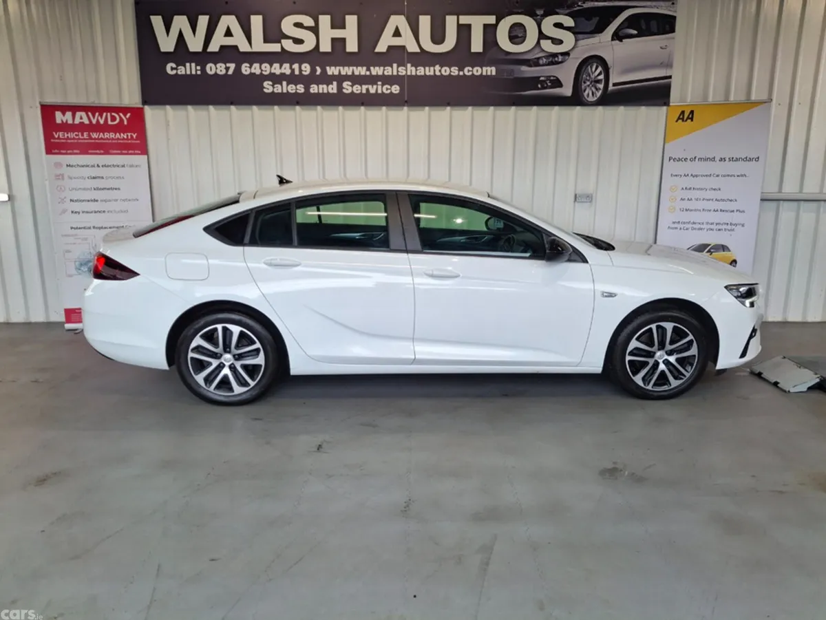Opel Insignia Hatchback, Diesel, 2021, White