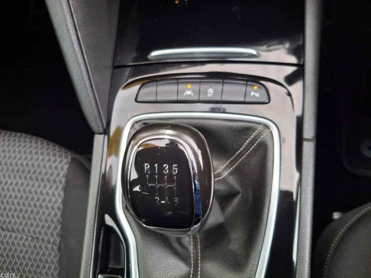 Opel Insignia Hatchback, Diesel, 2021, White