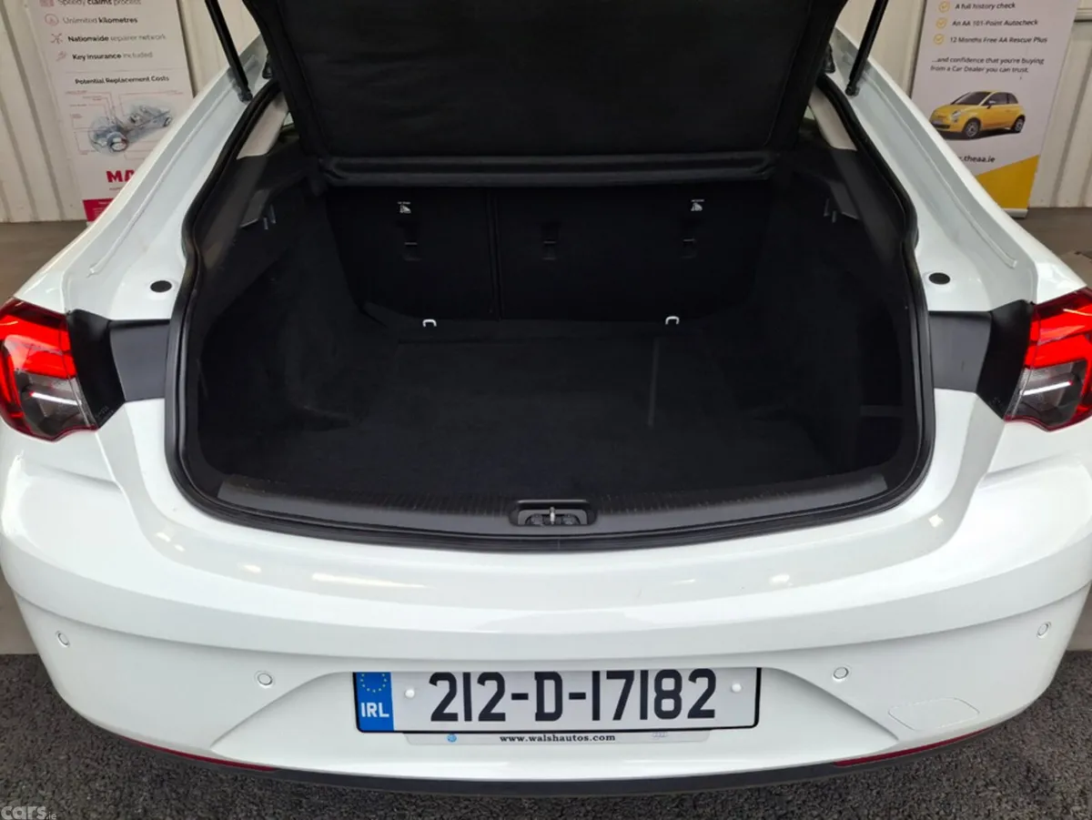 Opel Insignia Hatchback, Diesel, 2021, White