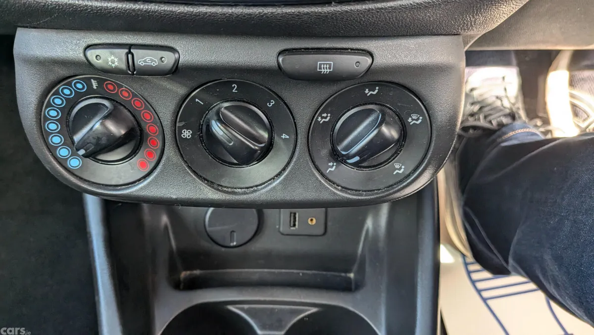 Opel Corsa Hatchback, Petrol, 2015, Black