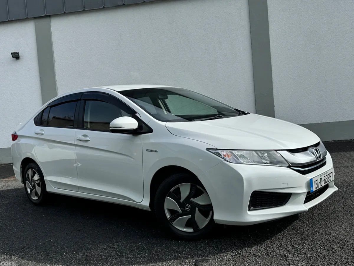 Honda Grace Saloon, Petrol Hybrid, 2015, White