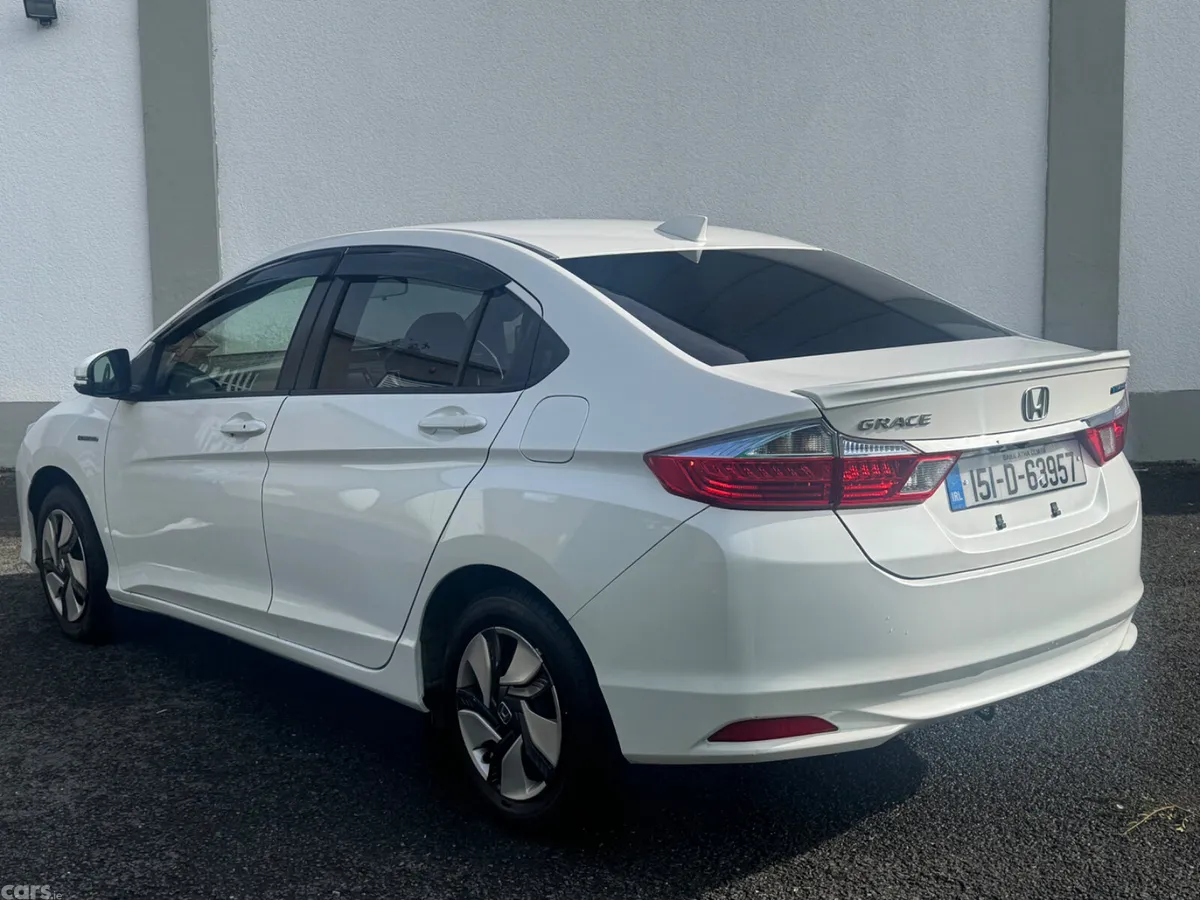 Honda Grace Saloon, Petrol Hybrid, 2015, White