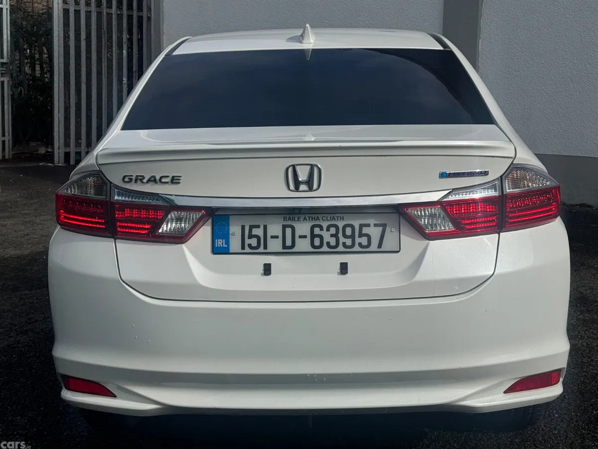 Honda Grace Saloon, Petrol Hybrid, 2015, White
