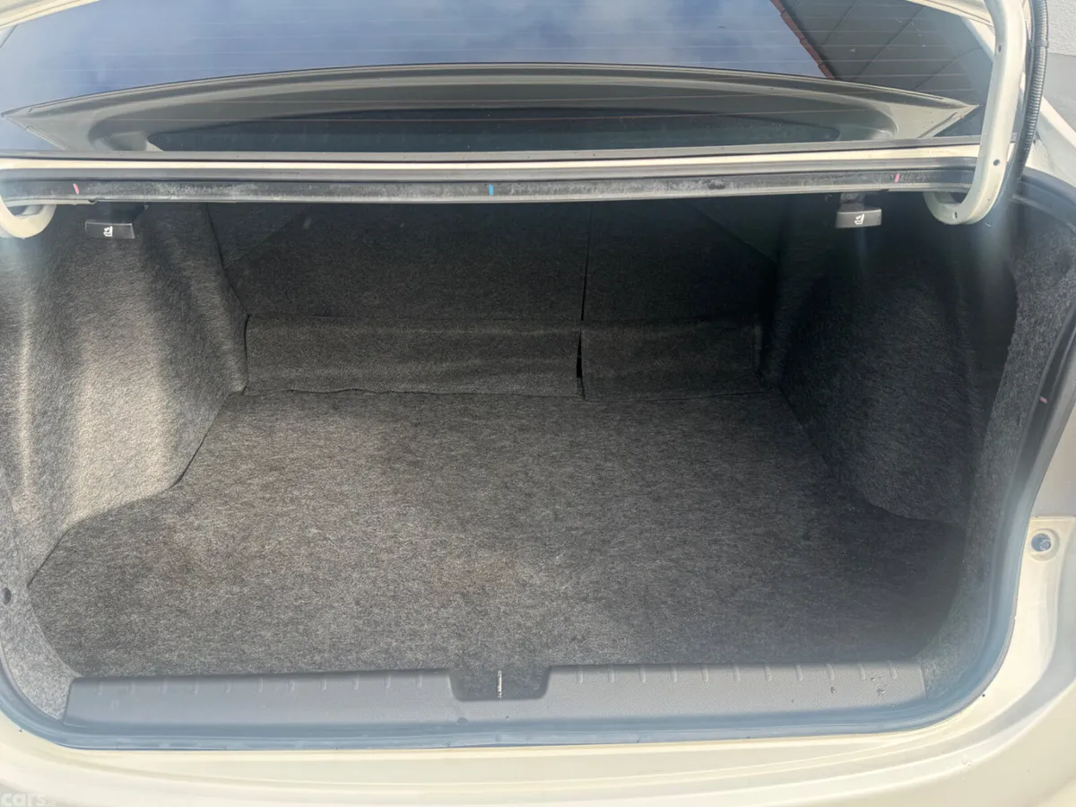 Honda Grace Saloon, Petrol Hybrid, 2015, White