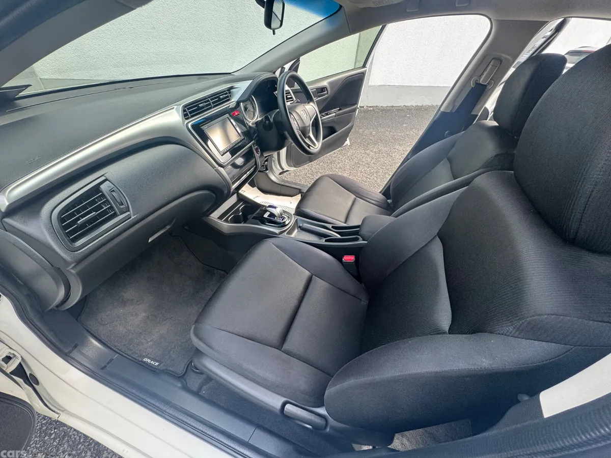 Honda Grace Saloon, Petrol Hybrid, 2015, White