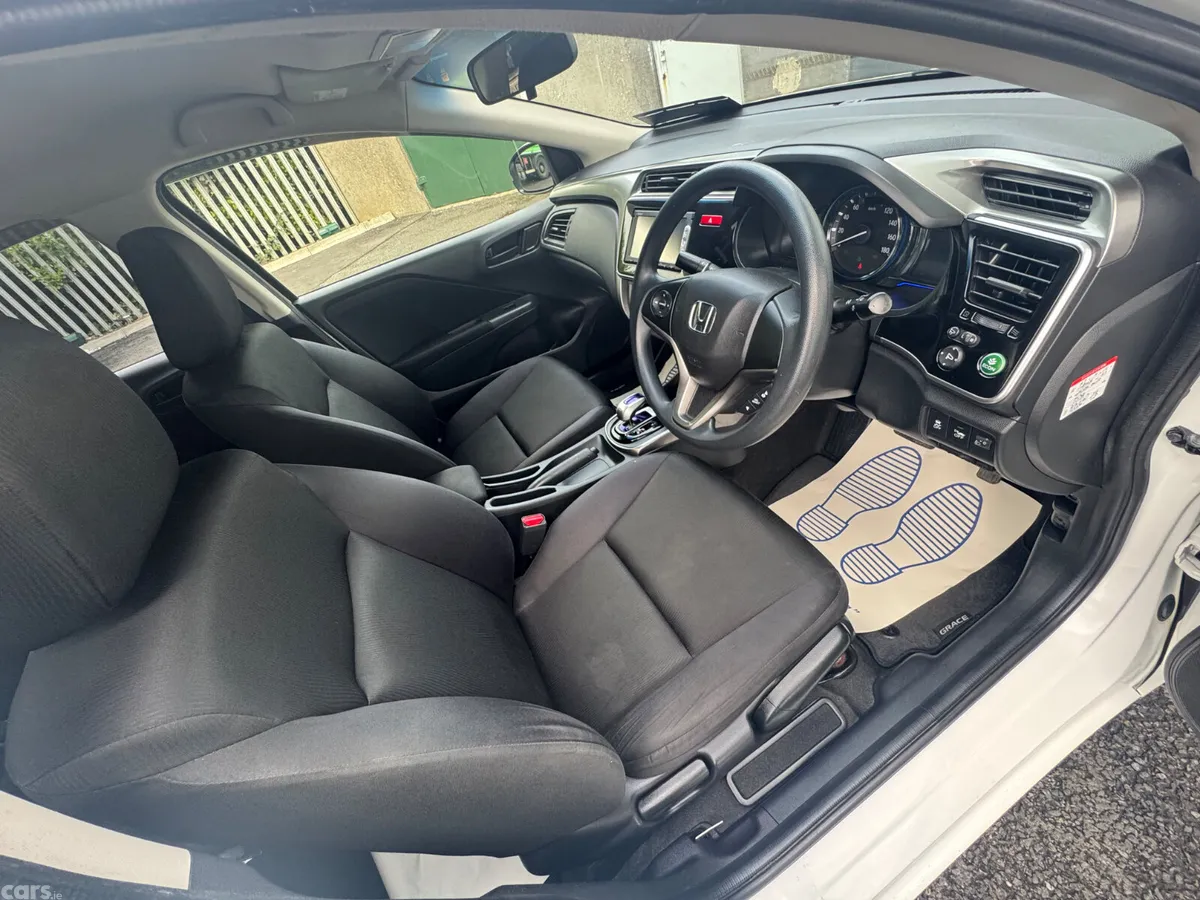 Honda Grace Saloon, Petrol Hybrid, 2015, White