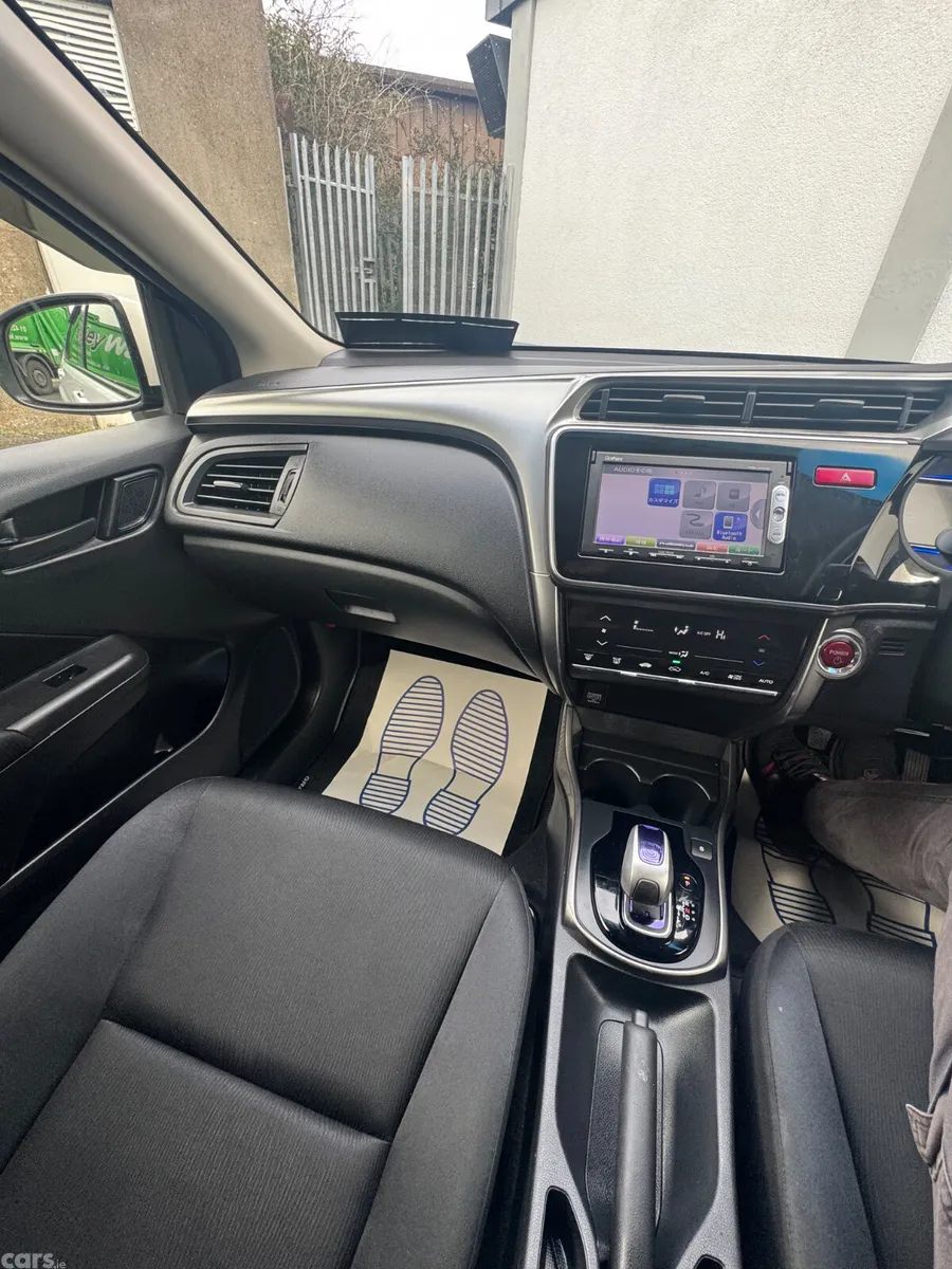 Honda Grace Saloon, Petrol Hybrid, 2015, White