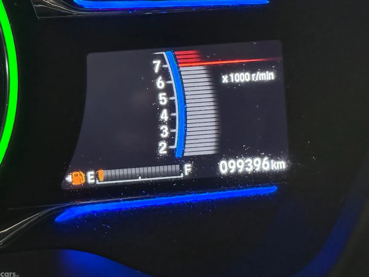 Honda Vezel Estate, Petrol Hybrid, 2015, White