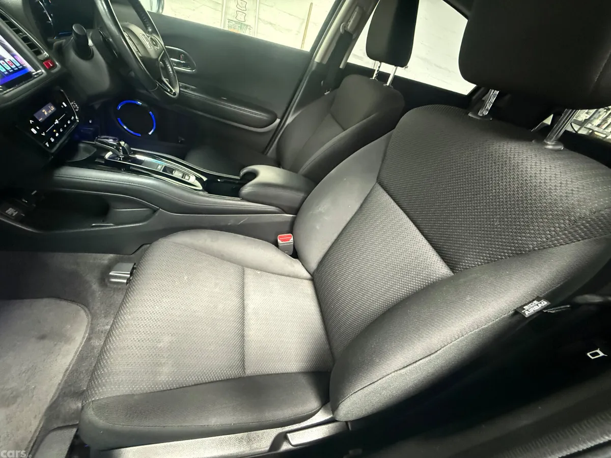 Honda Vezel Estate, Petrol Hybrid, 2015, White