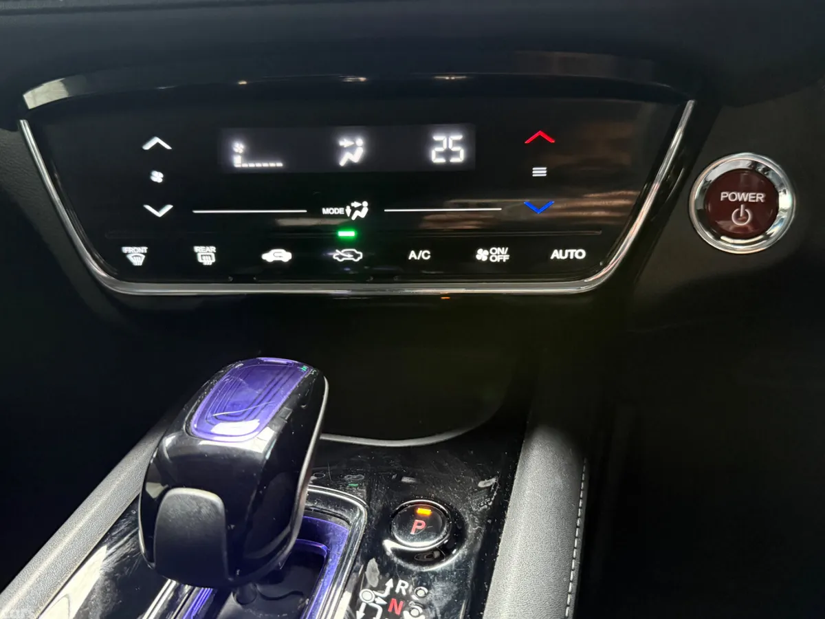 Honda Vezel Estate, Petrol Hybrid, 2015, White