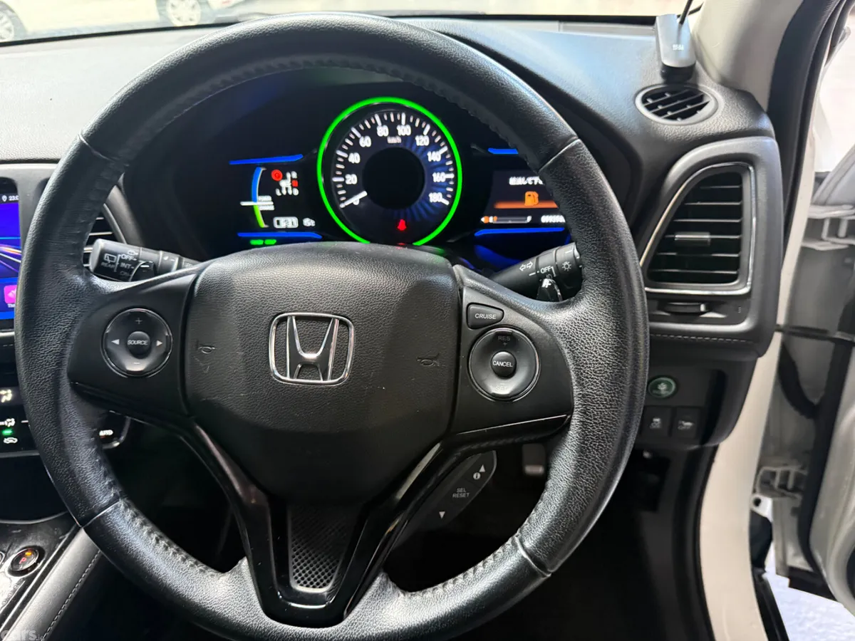 Honda Vezel Estate, Petrol Hybrid, 2015, White