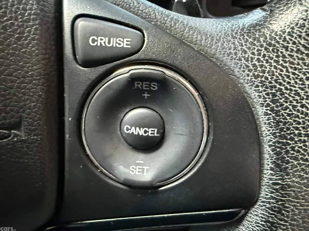 Honda Vezel Estate, Petrol Hybrid, 2015, White
