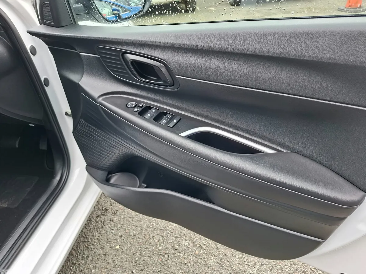 Hyundai i20 Hatchback, Petrol, 2025, White