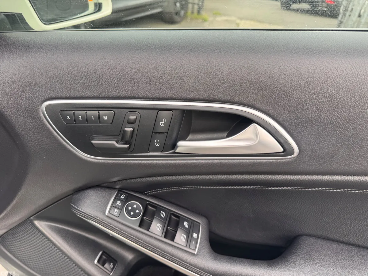 Mercedes-Benz GLA SUV, Petrol, 2016, White