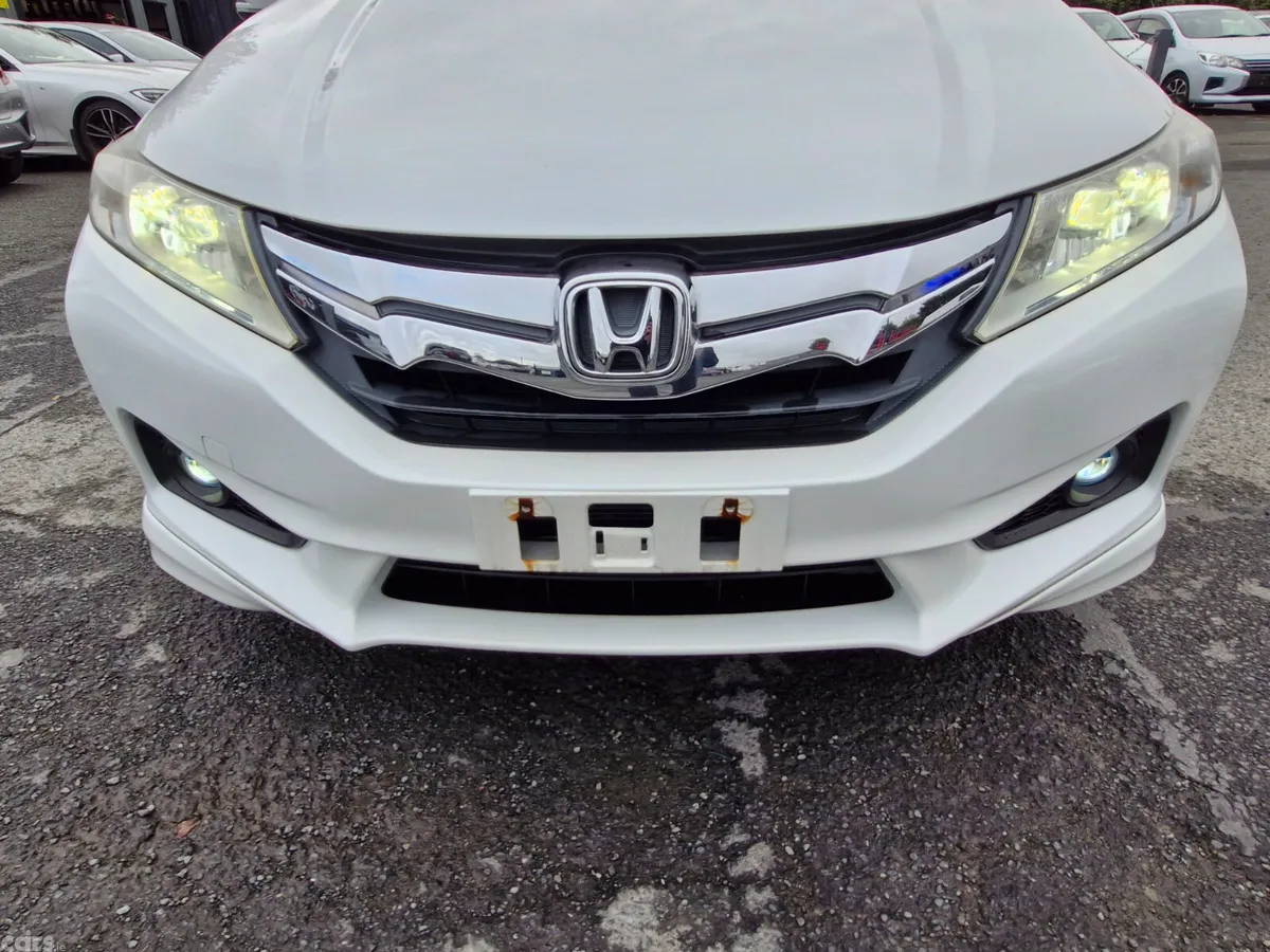 Honda Grace Saloon, Petrol Hybrid, 2015, White