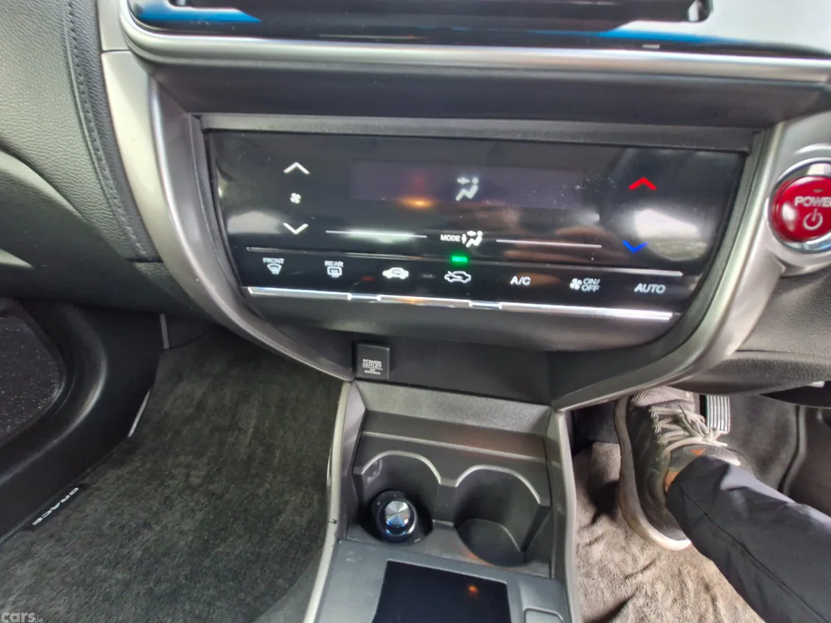 Honda Grace Saloon, Petrol Hybrid, 2015, White